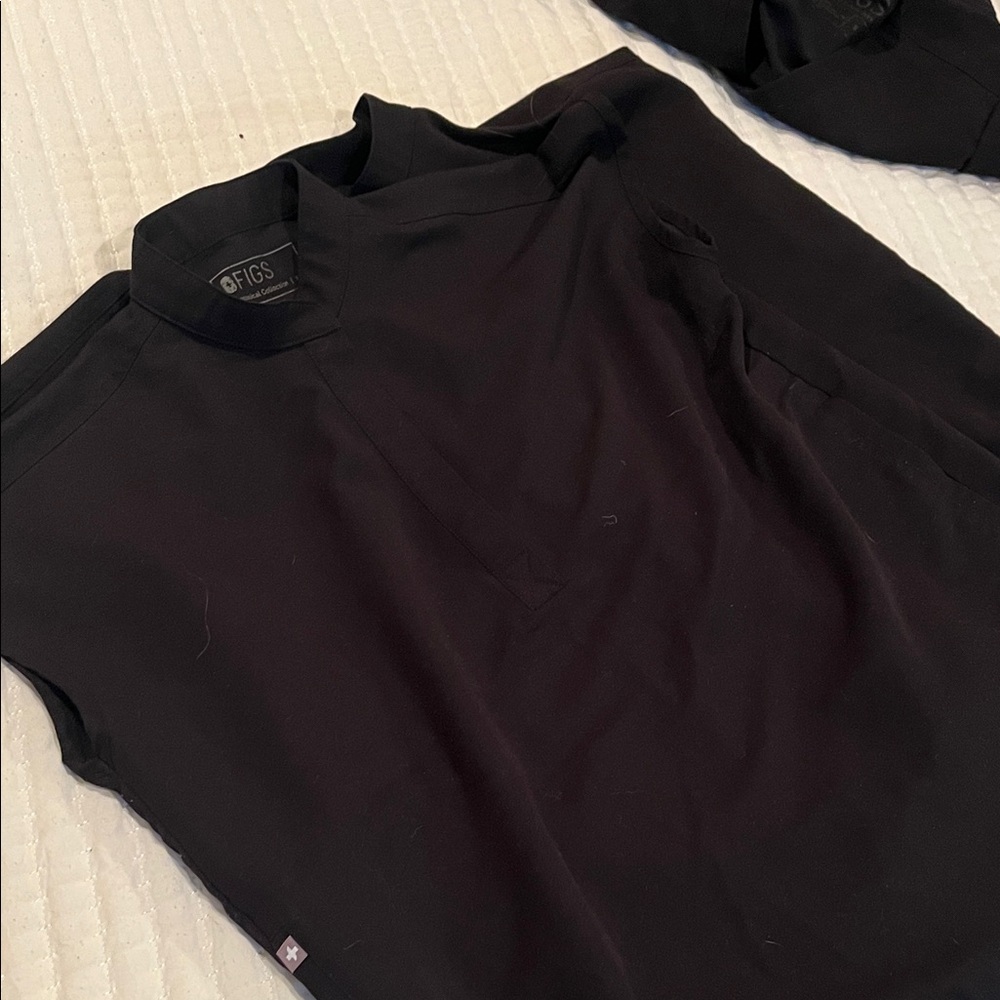 Figs black scrub top